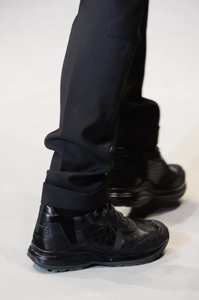Look 16